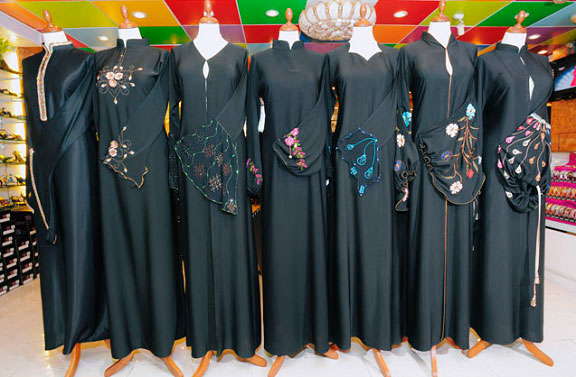 4 Cara Pakai Jubah Abaya Supaya Nampak Anggun