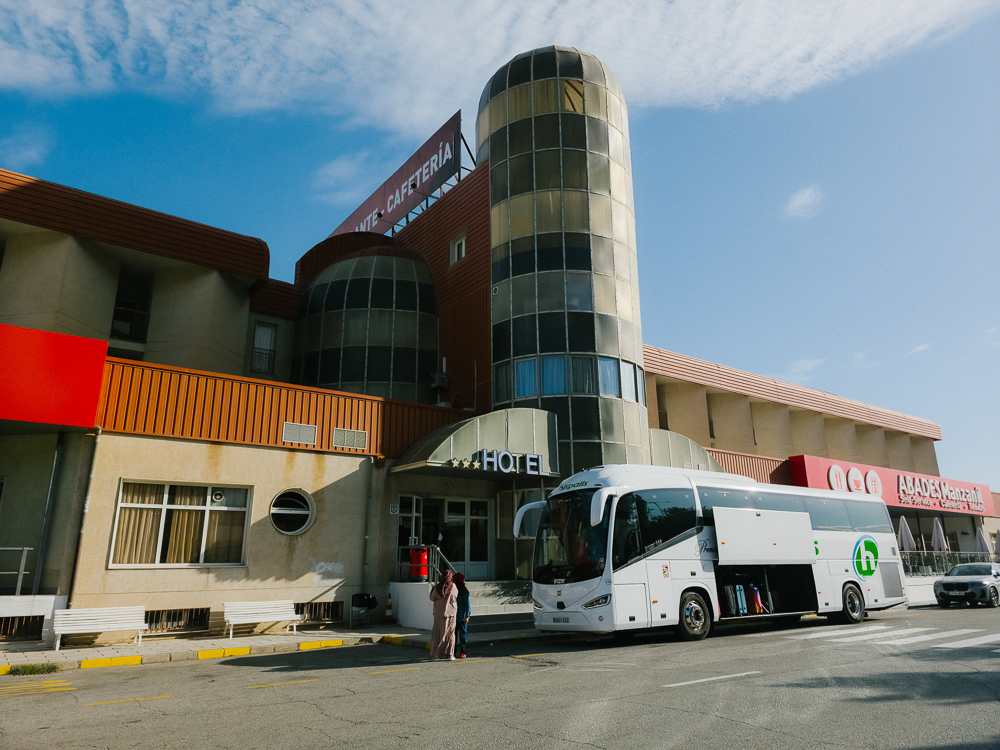 Bas persiaran dan hotel penginapan peserta Kembara Sufi Travel and Tours semasa travel di Sepanyol.