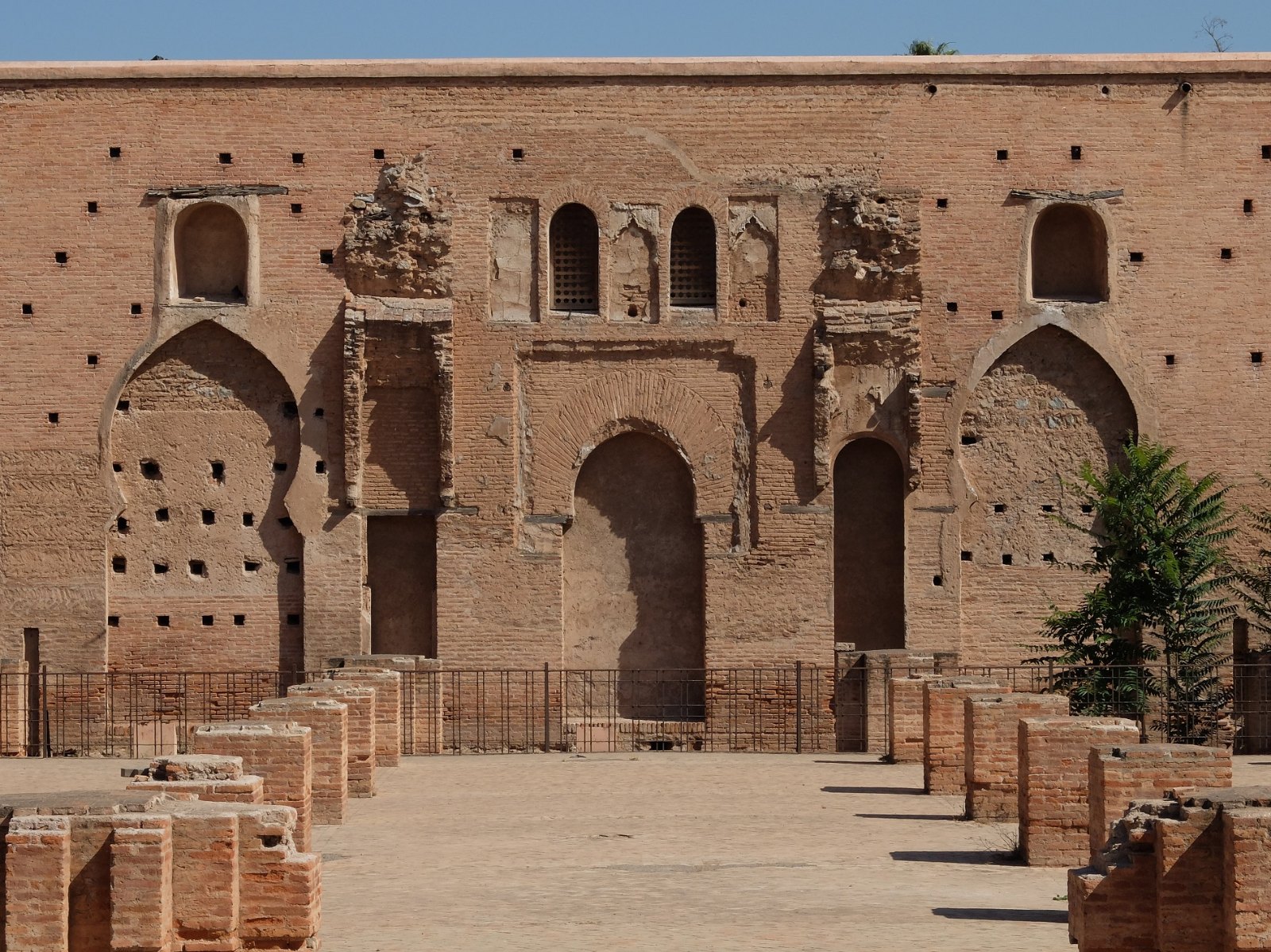 Sisa dinding kiblat dan mihrab masjid pertama Koutoubia yang dibina pada 1147