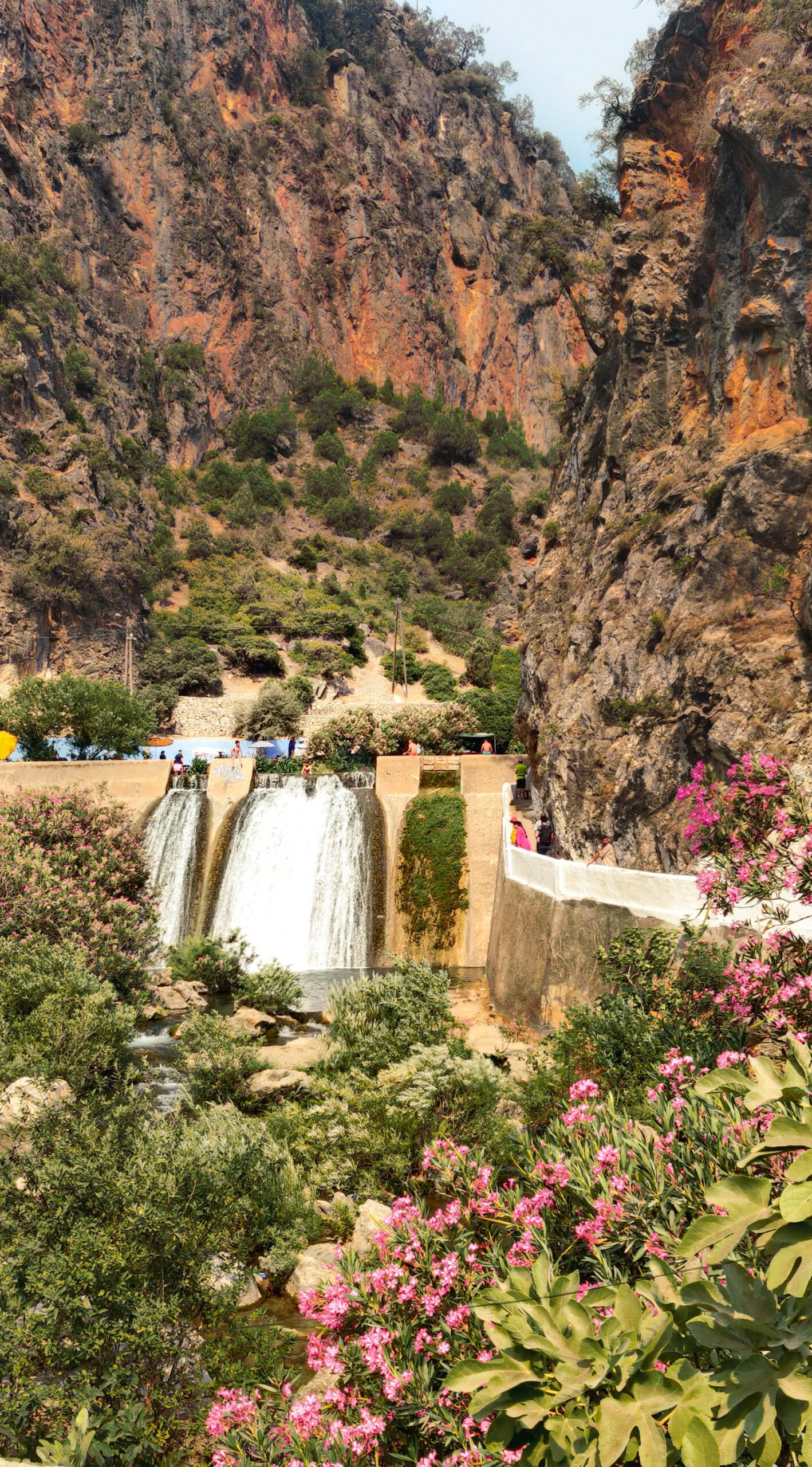 Air terjun dan kafe di Akchour berhampiran Chefchaouen