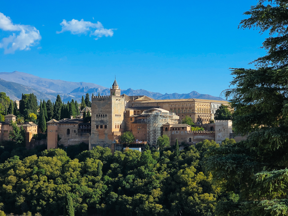 Alhambra dilihat dari Albaicín pada waktu petang