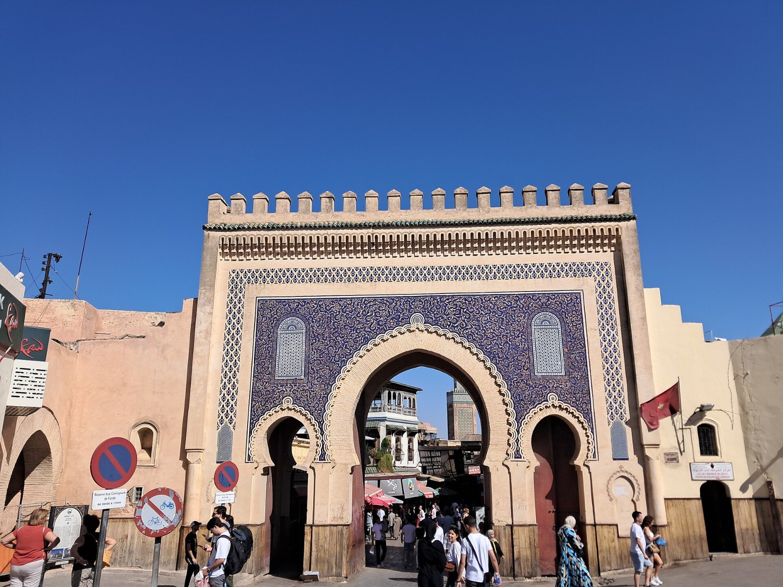 Bab Boujloud, pintu gerbang berjubin biru di pintu masuk barat Medina of Fez