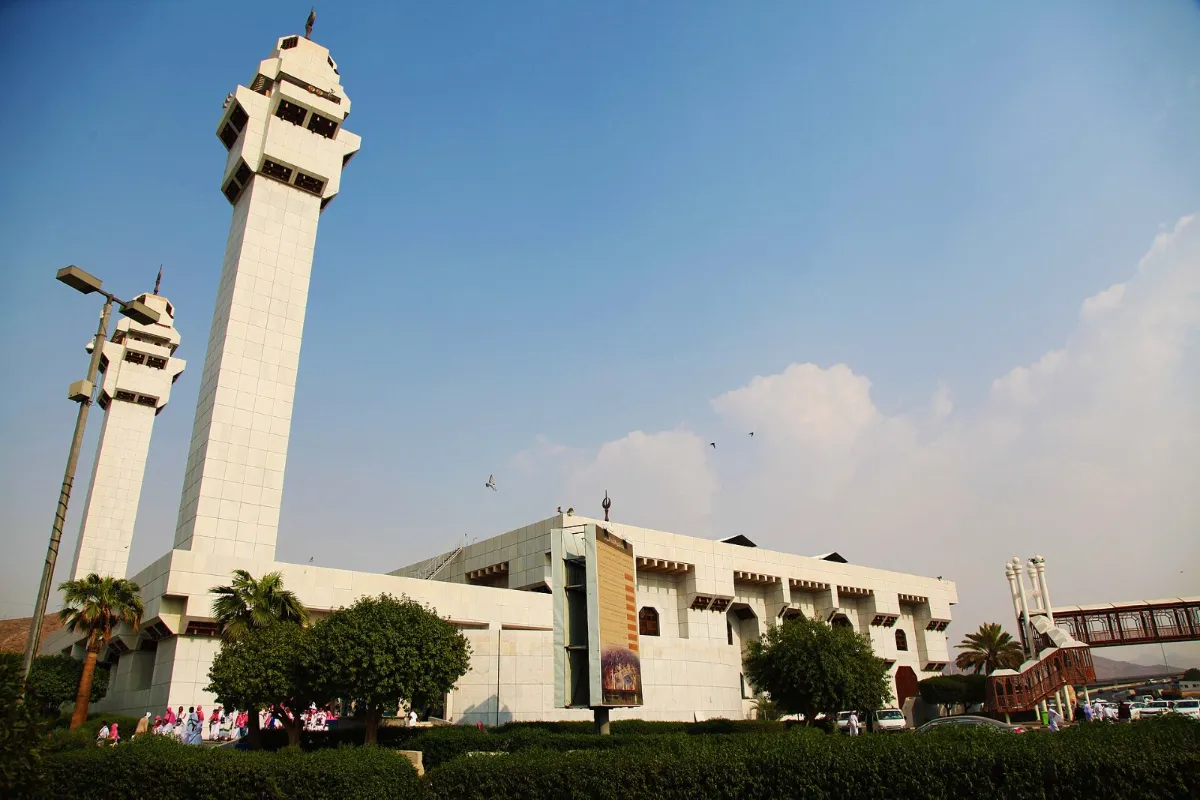 Menara Masjid Aisyah di Tan’im, Makkah