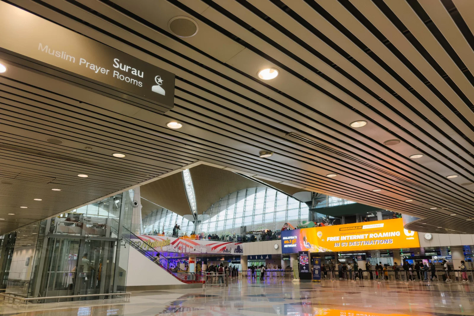 Balai berlepas KLIA sebelum penerbangan umrah ke Tanah Suci