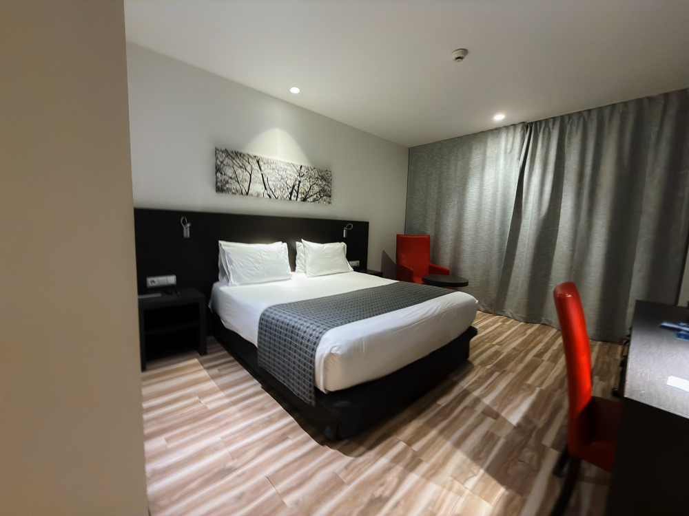 Bilik Holiday Inn Express Madrid Alcobendas dengan katil besar