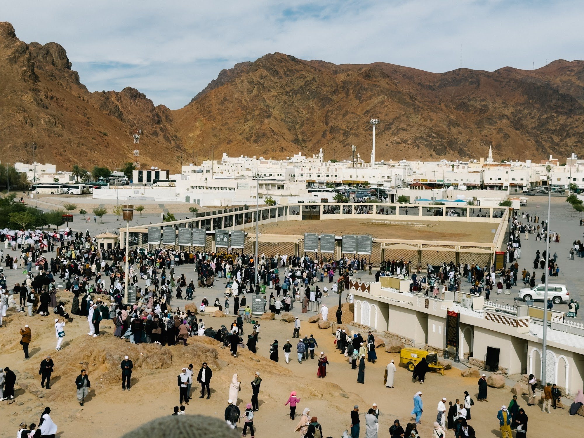 Bukit Uhud dan kawasan Syuhada Uhud di Madinah