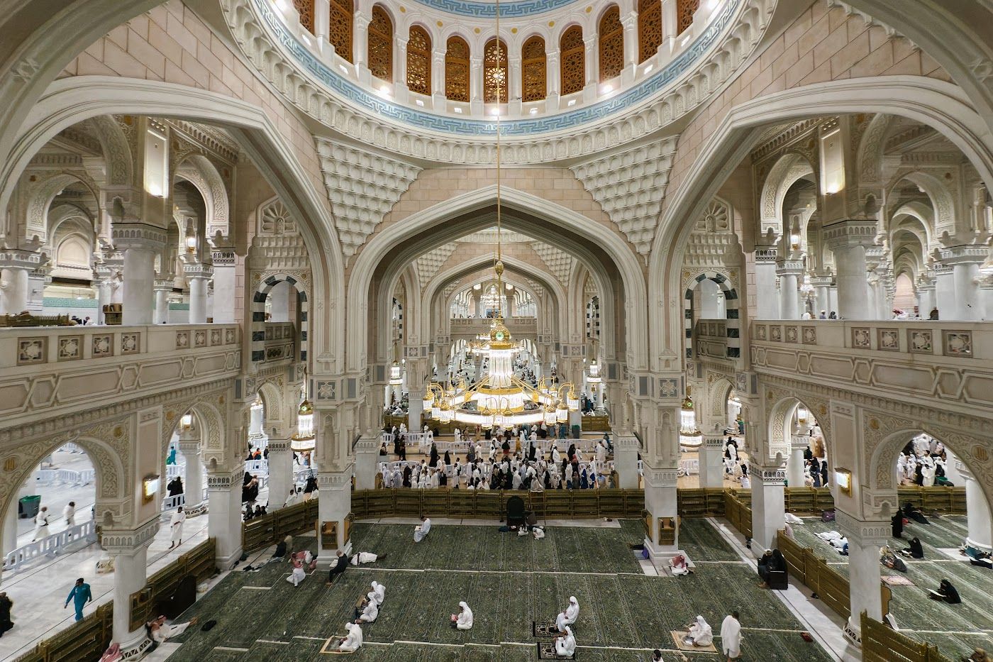 Dewan solat berkubah di Masjidil Haram