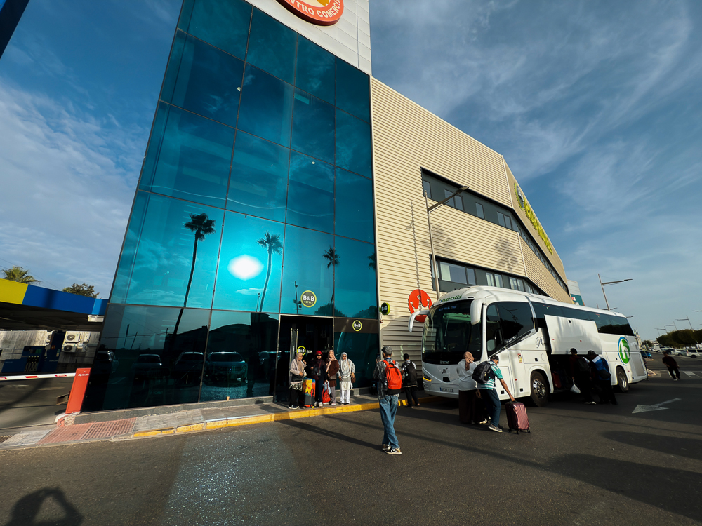 Fasad kaca B&B Hotel Écija di Avenida del Genil