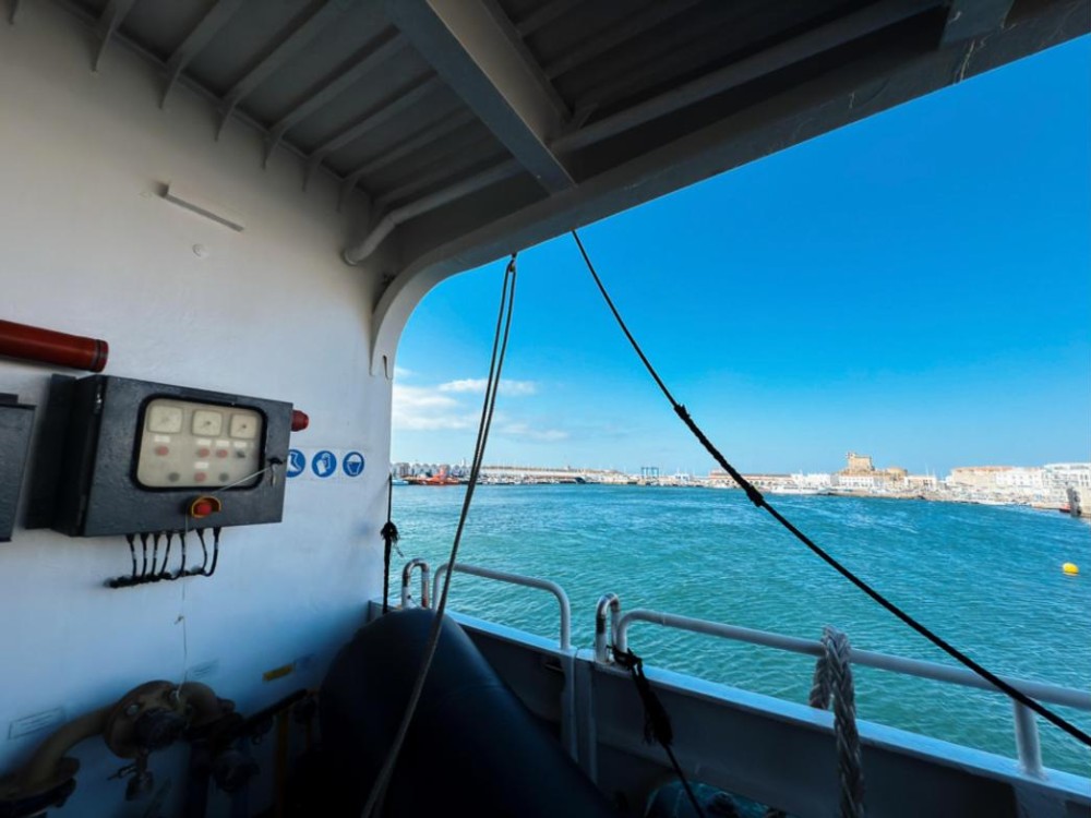 Pelabuhan di selatan Sepanyol dilihat dari dek feri ketika menyeberang Selat Gibraltar