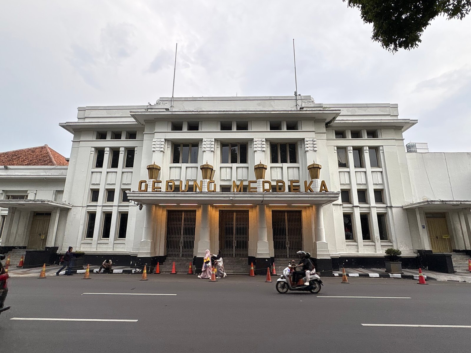 Gedung Merdeka di Jalan Asia Afrika, Bandung