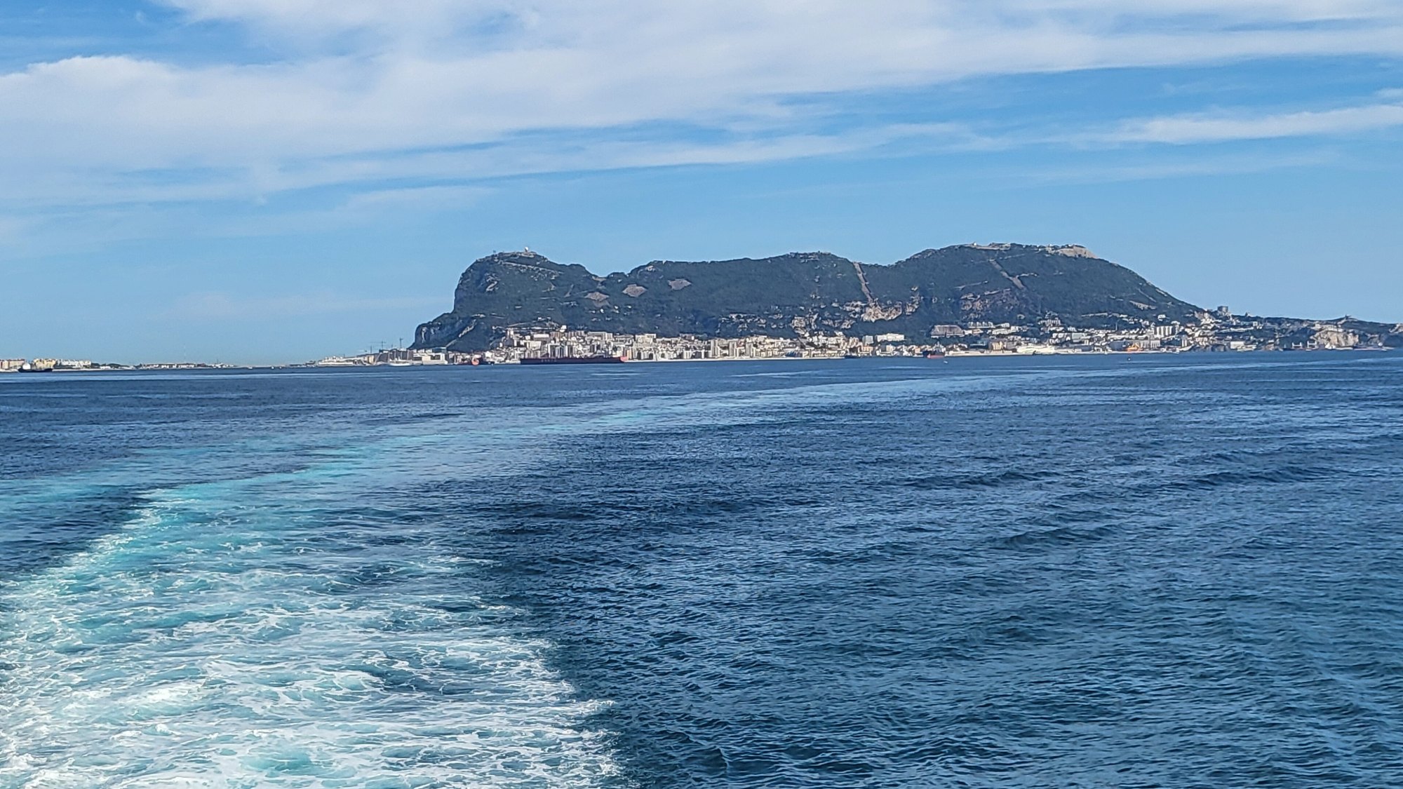 Batu Gibraltar atau Jabal Tariq dilihat dari Teluk Algeciras