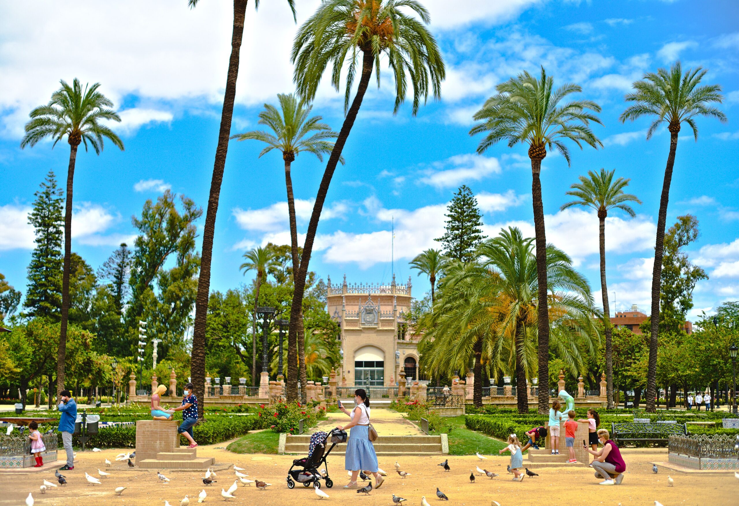 Glorieta de las Palomas di Plaza de America, Taman María Luisa