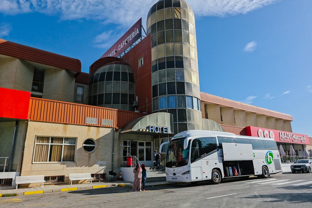 Bas rombongan di Granada sebelum bertolak ke Córdoba