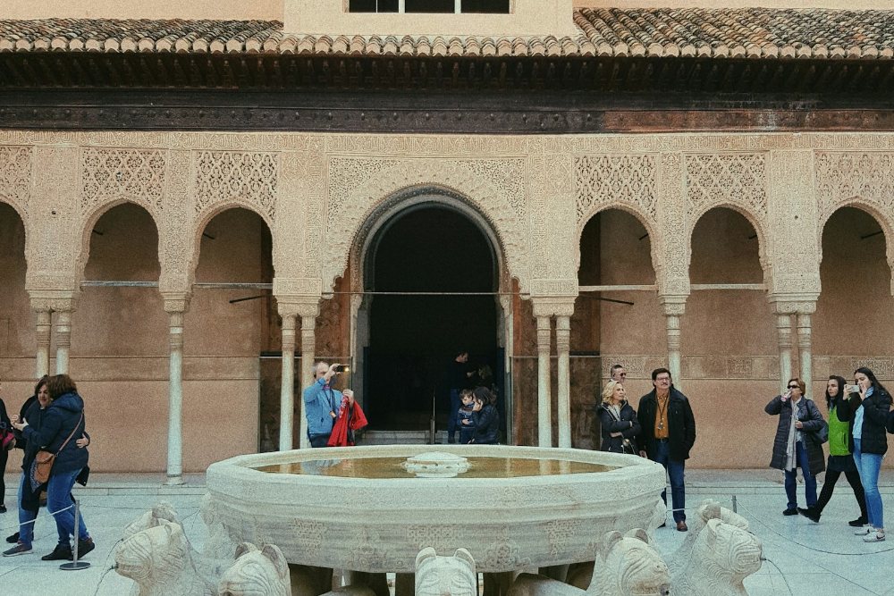 Air pancut dua belas singa di Patio de los Leones, Alhambra