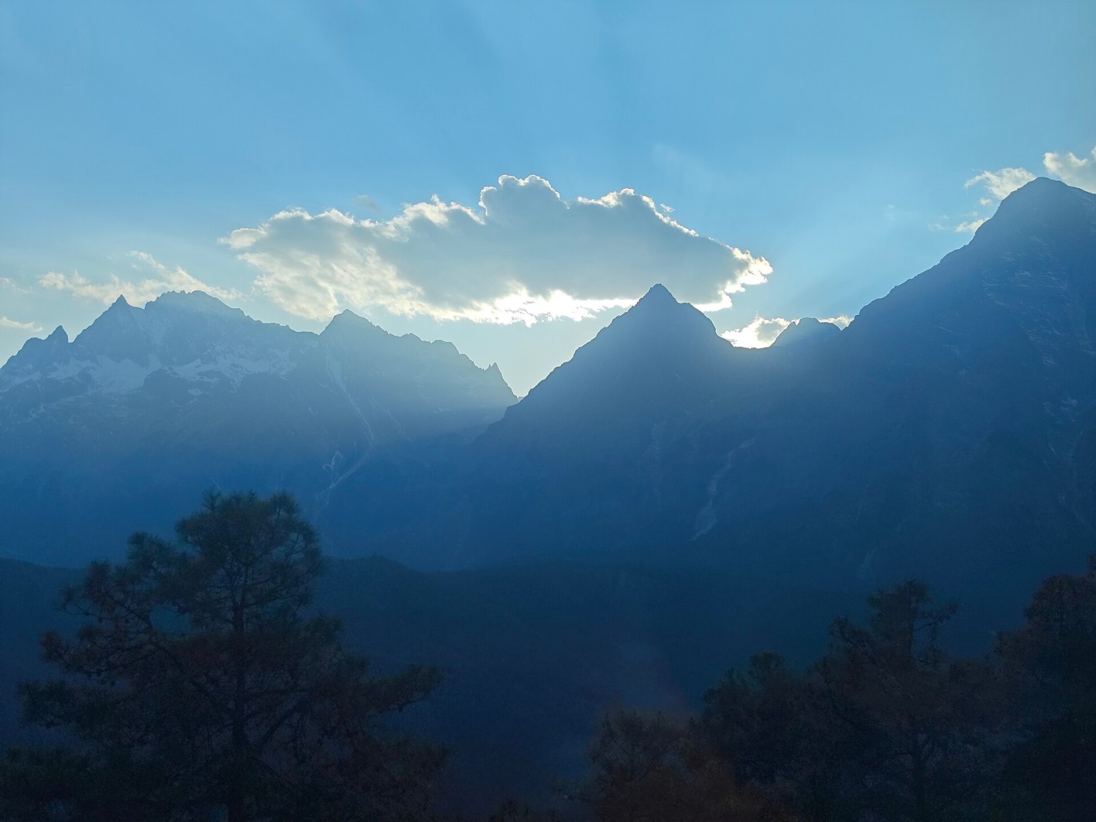 Banjaran Gunung Salji Naga Jed waktu senja, Lijiang