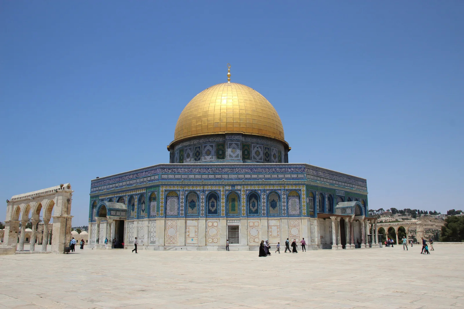 Qubbat al-Sakhrah berkubah emas di dalam kawasan Masjid al-Aqsa, Baitulmaqdis