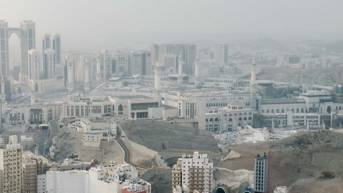 Panorama kawasan bandar Makkah dari atas Jabal Khandamah