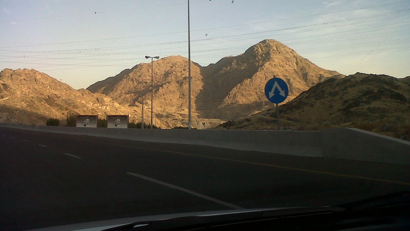 Jabal Thur dilihat dari jalan raya di selatan Makkah