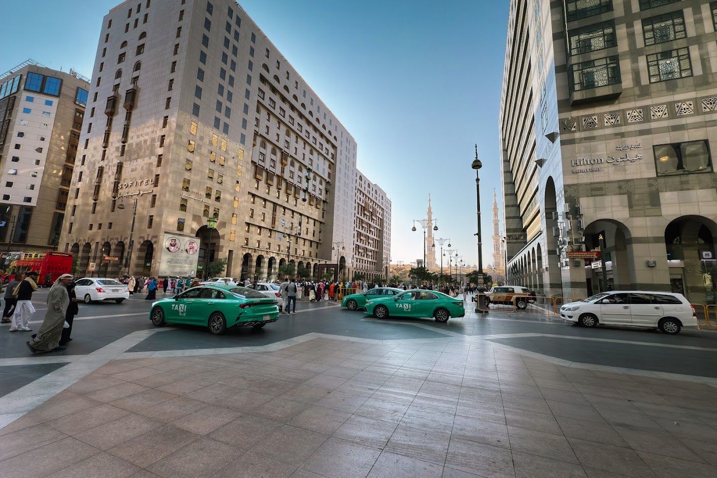 Jalan raya dan teksi di Madinah