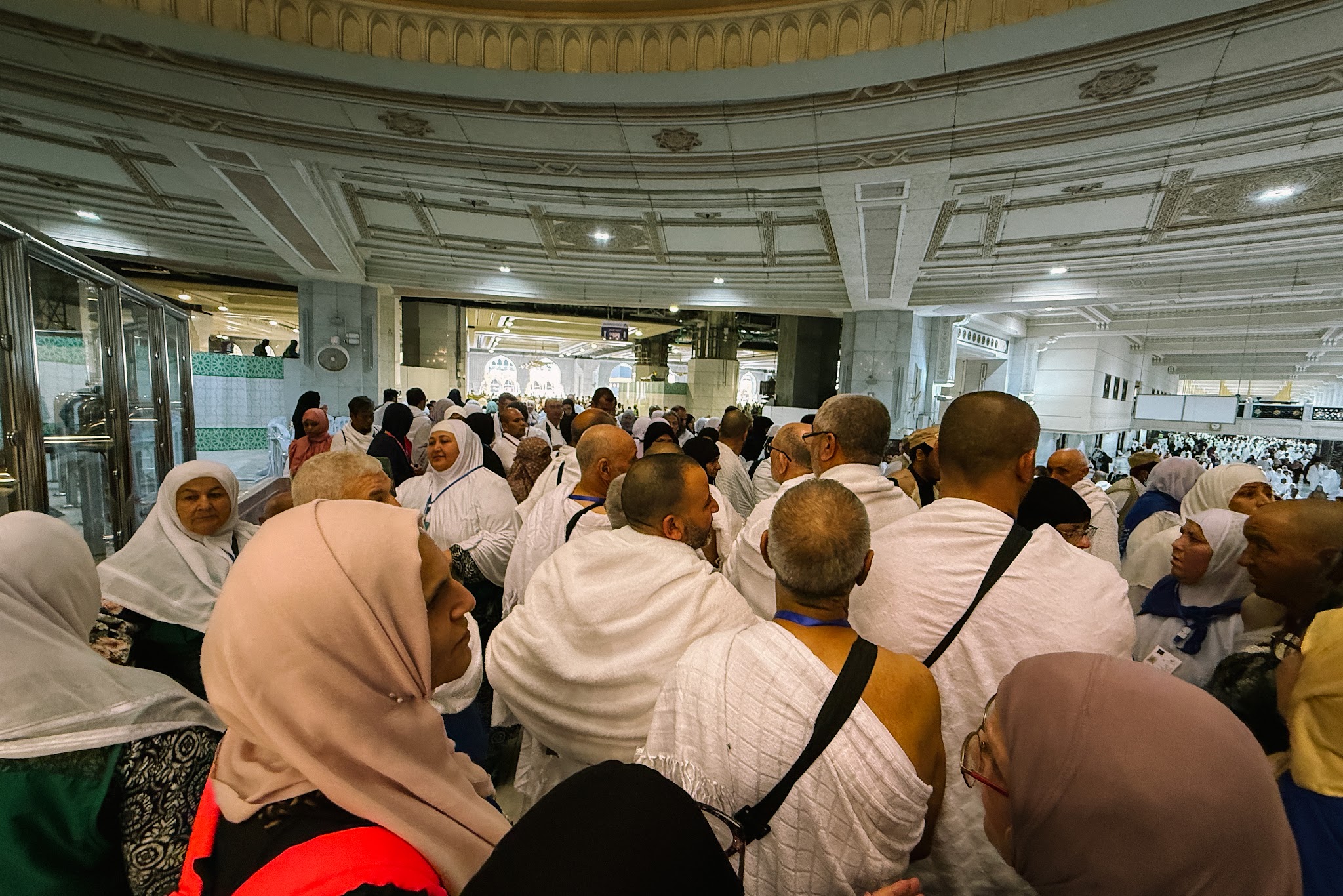 Jemaah berhimpit ketika keluar dari Masjidil Haram, risiko pencopet