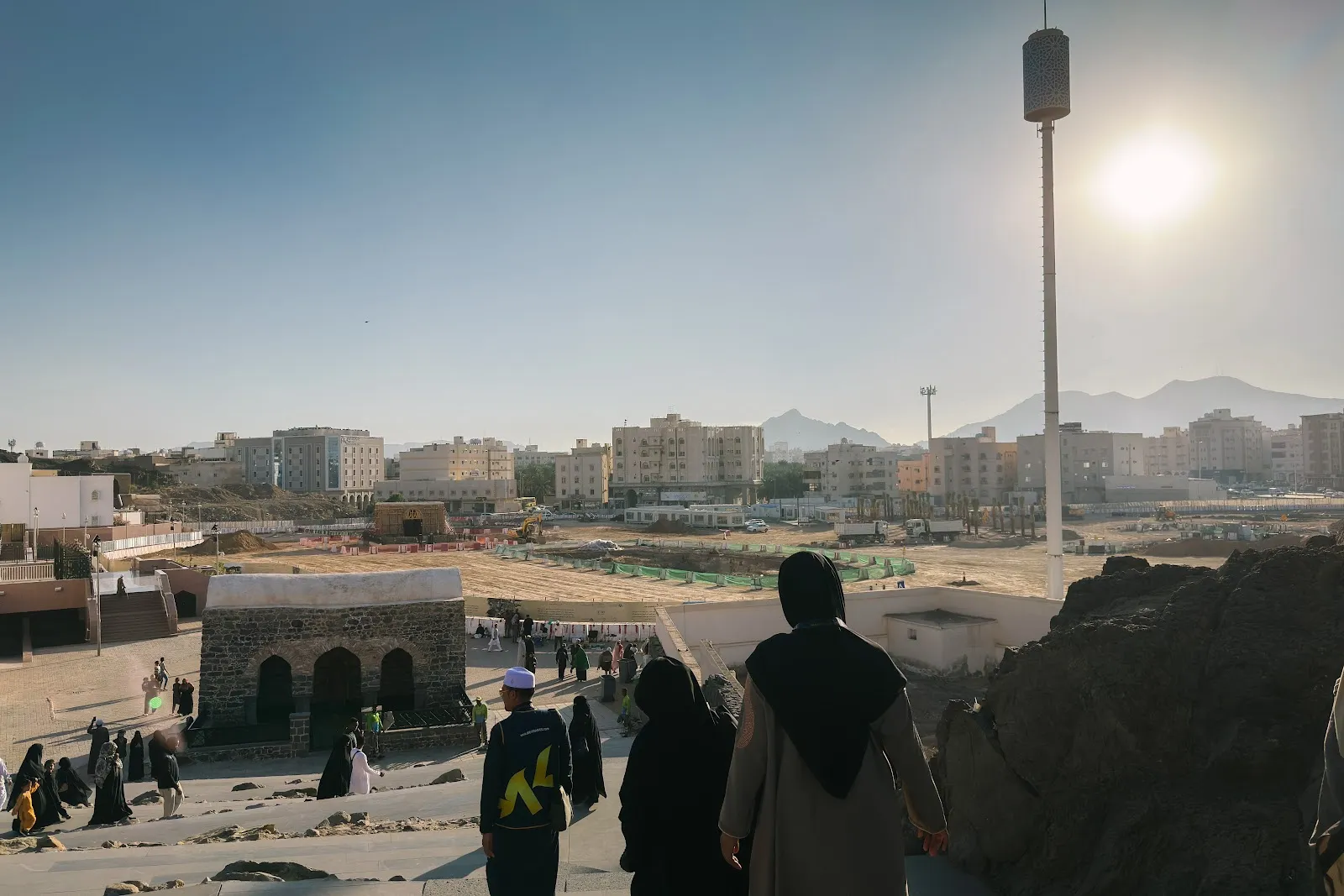 Pemandangan kawasan kaki Jabal Sala’ dan tapak Perang Khandaq di Madinah
