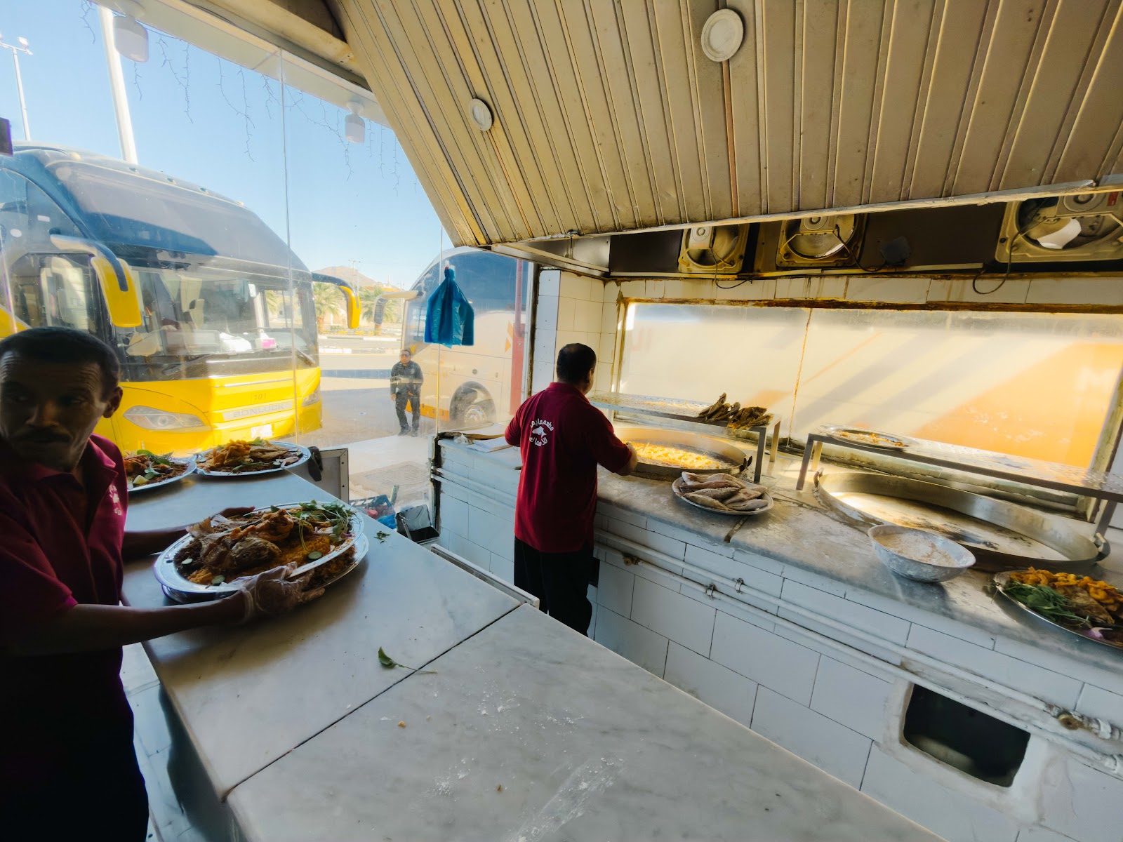 Kedai makan Arab yang menyediakan nasi dan lauk panggang