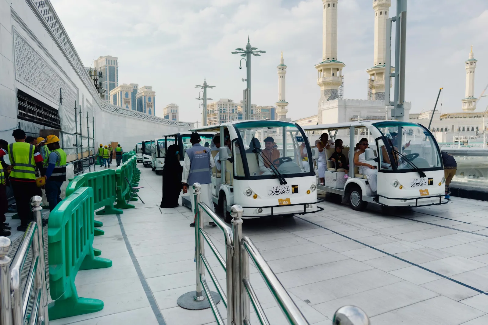 Kereta elektrik untuk jemaah warga emas dan kurang upaya di Masjidil Haram