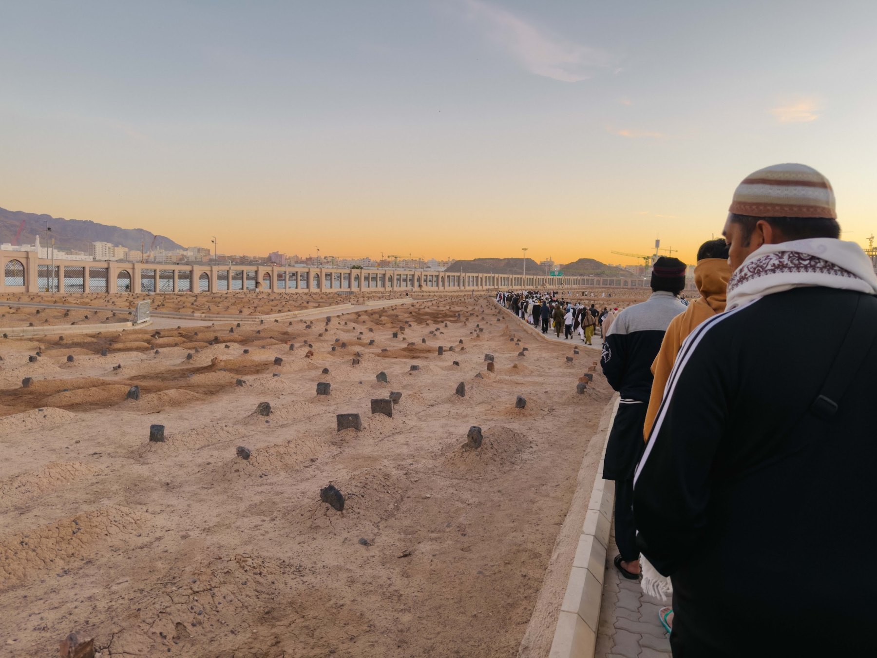 Perkuburan Baqi al-Gharqad pada waktu pagi selepas Subuh, Madinah
