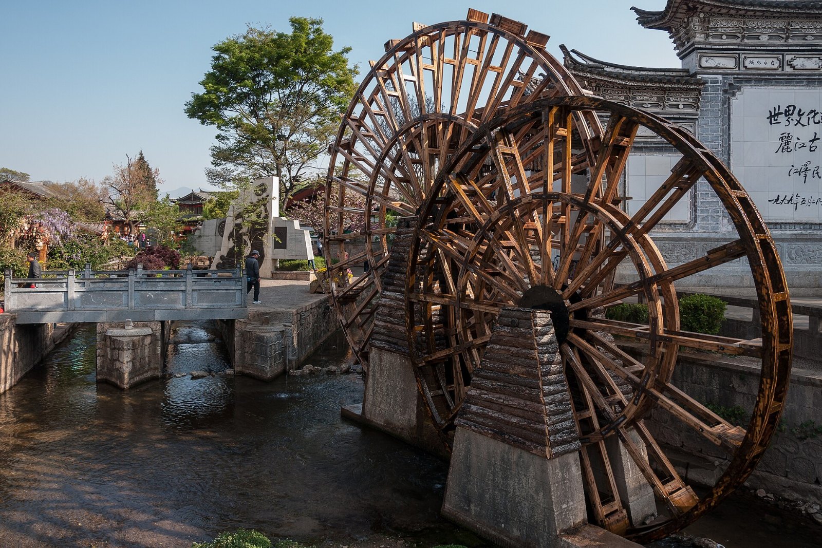 Kincir air di pintu masuk Kota Lama Lijiang