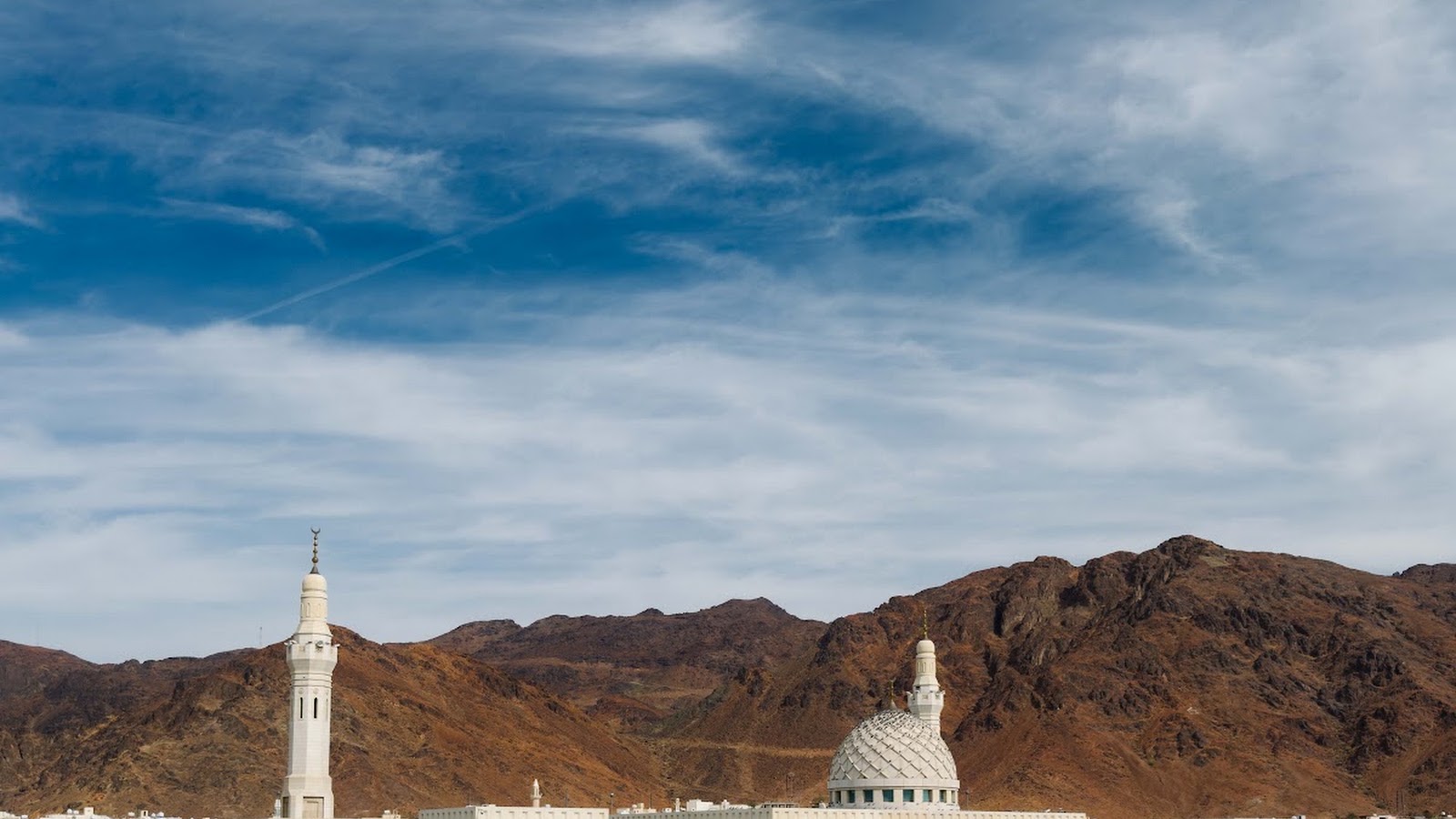 Bukit Uhud dan kawasan Makam Syuhada Uhud di Madinah