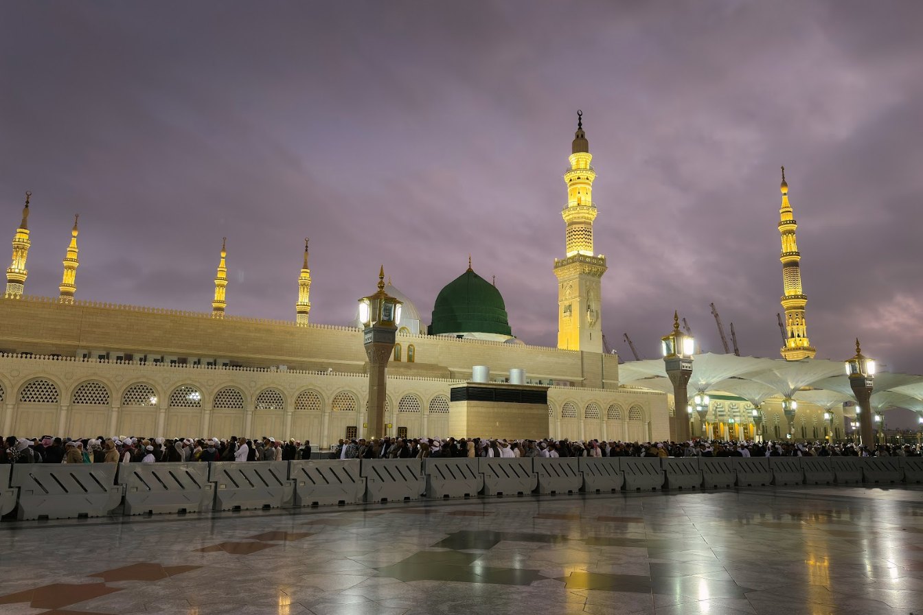 Kubah Hijau Masjid Nabawi waktu Subuh
