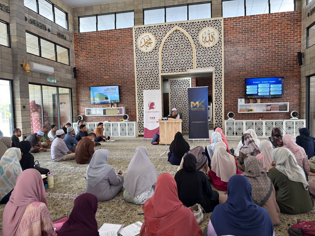 Jemaah menghadiri kursus umrah MK Haramain sebelum berangkat ke Tanah Suci