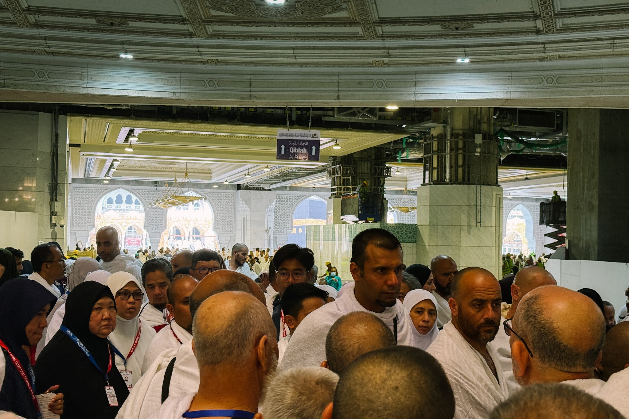 Laluan keluar Masjidil Haram yang padat selepas solat