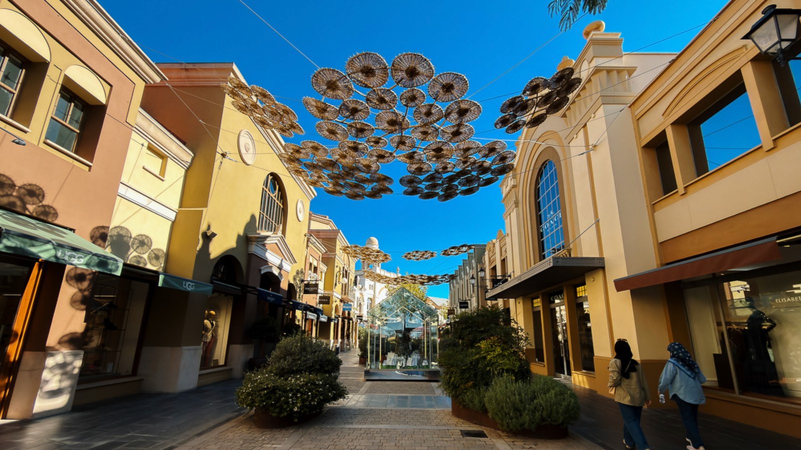 Deretan kedai di Las Rozas Village