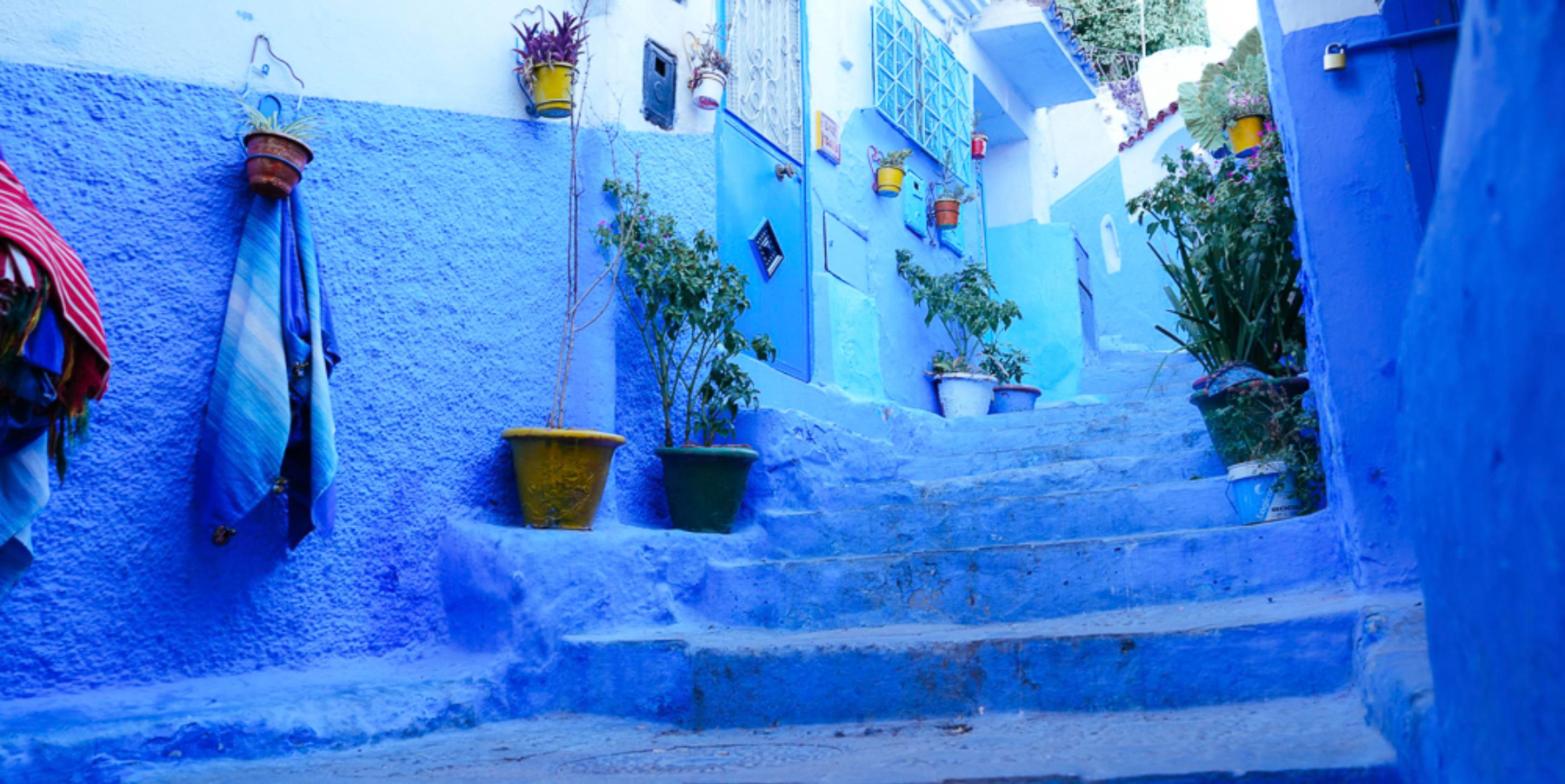 Lorong bertangga biru di medina Chefchaouen