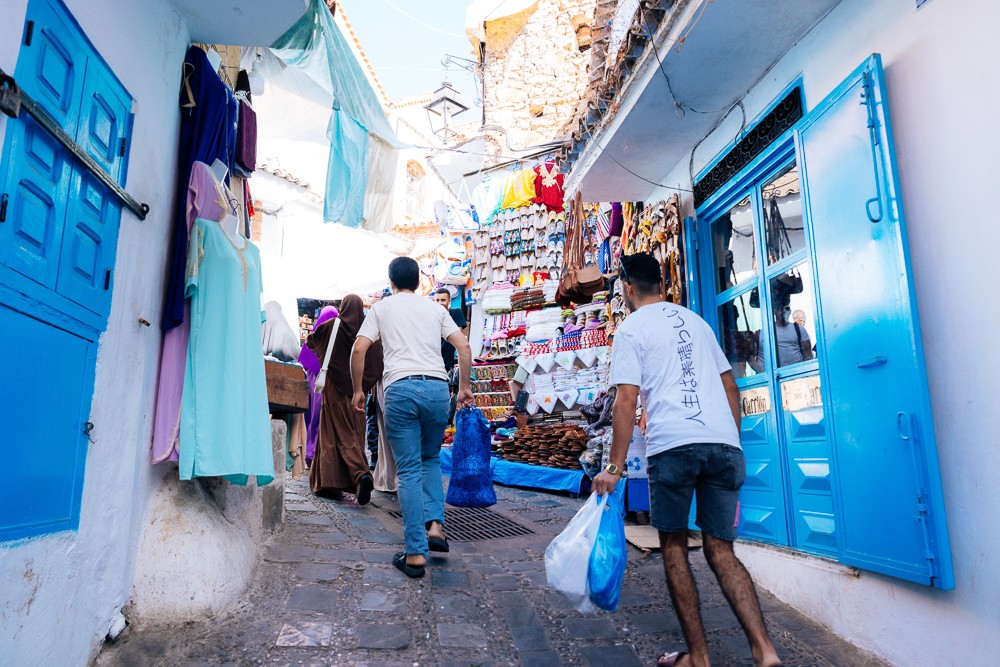 Lorong souk dari Bab el-Ain di Medina Chefchaouen