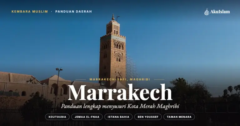 Menara Masjid Koutoubia di Marrakech Morocco pada waktu pagi, kulit panduan daerah Kembara Muslim AkuIslam