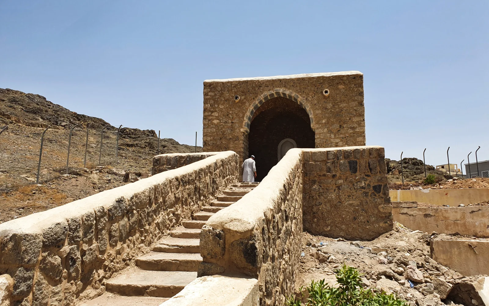 Masjid Ali bin Abi Talib, masjid batu kecil di kawasan Masjid Tujuh Madinah