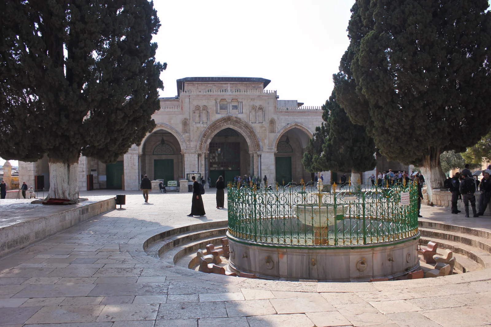 Pancutan wuduk Al-Kas di hadapan Masjid Al-Qibli, Masjidil Aqsa