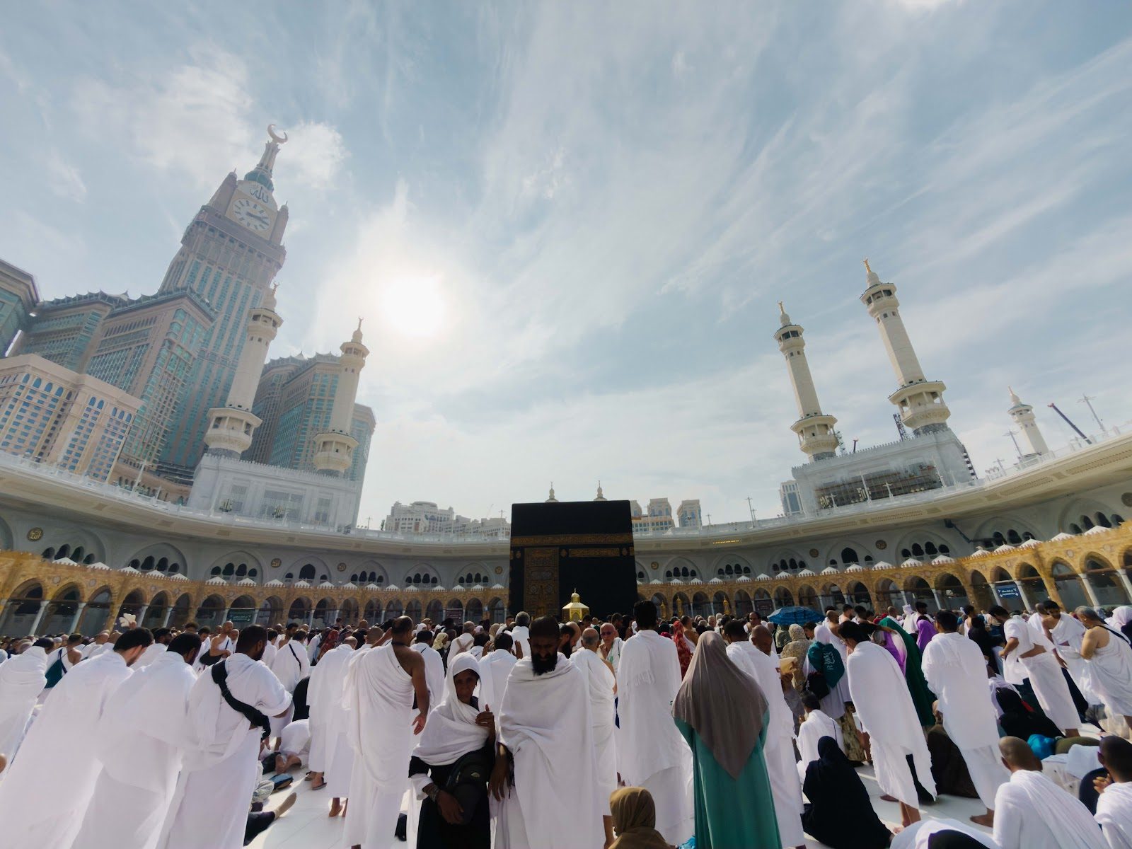 Pandangan luas mataf Masjidil Haram dengan Menara Jam