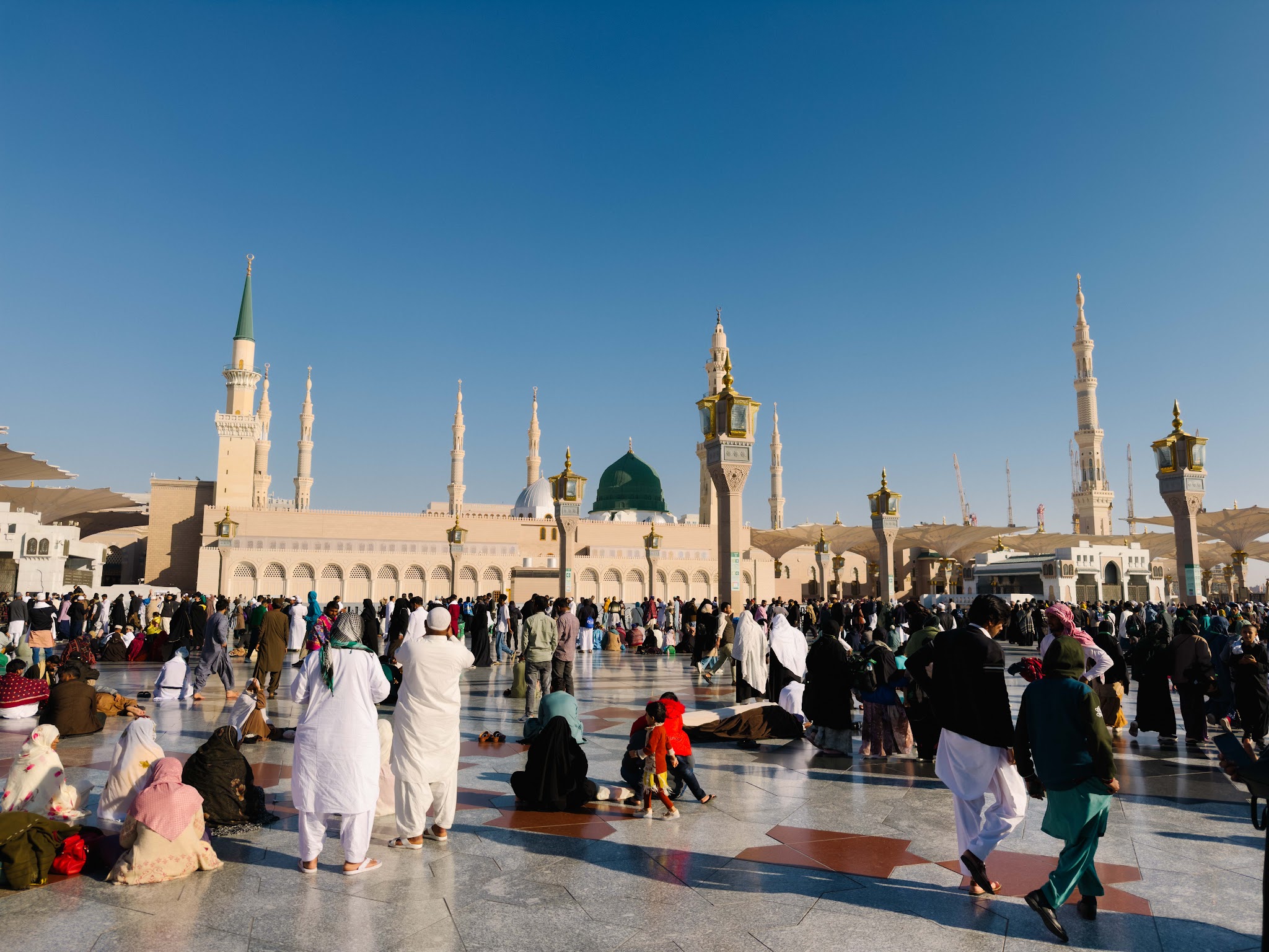 Membawa bayi ketika umrah, suasana dataran Masjid Nabawi