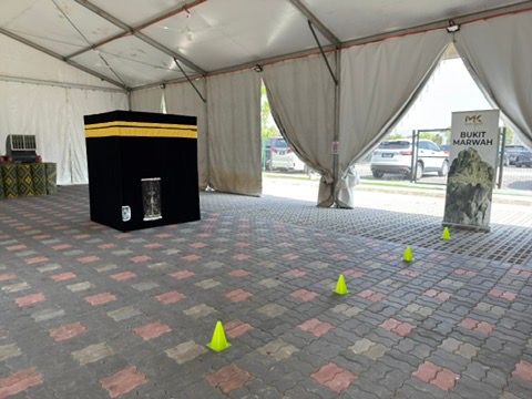 Model Kaabah dan penanda Bukit Marwah untuk latihan praktikal tawaf dan saie