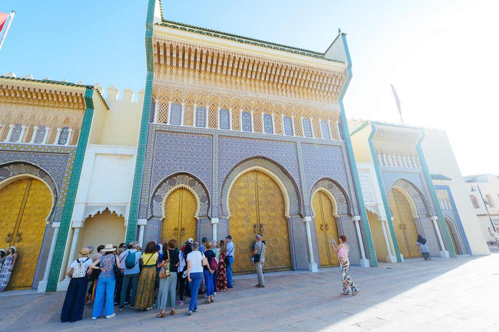Panduan melawat Morocco, pintu tembaga keemasan Istana Diraja Dar al-Makhzen di Fes