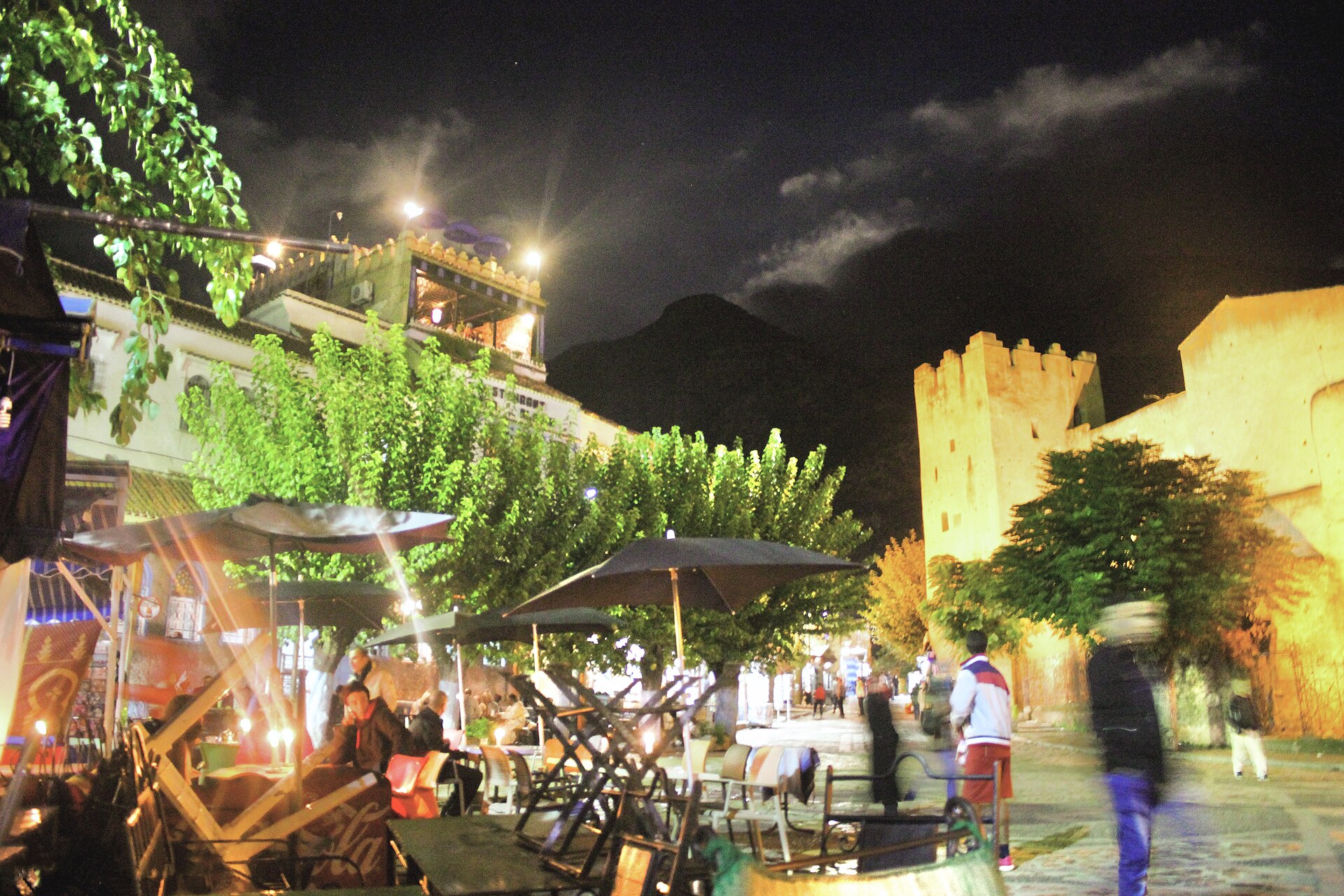 Plaza Outa el-Hammam dan Kasbah pada waktu malam