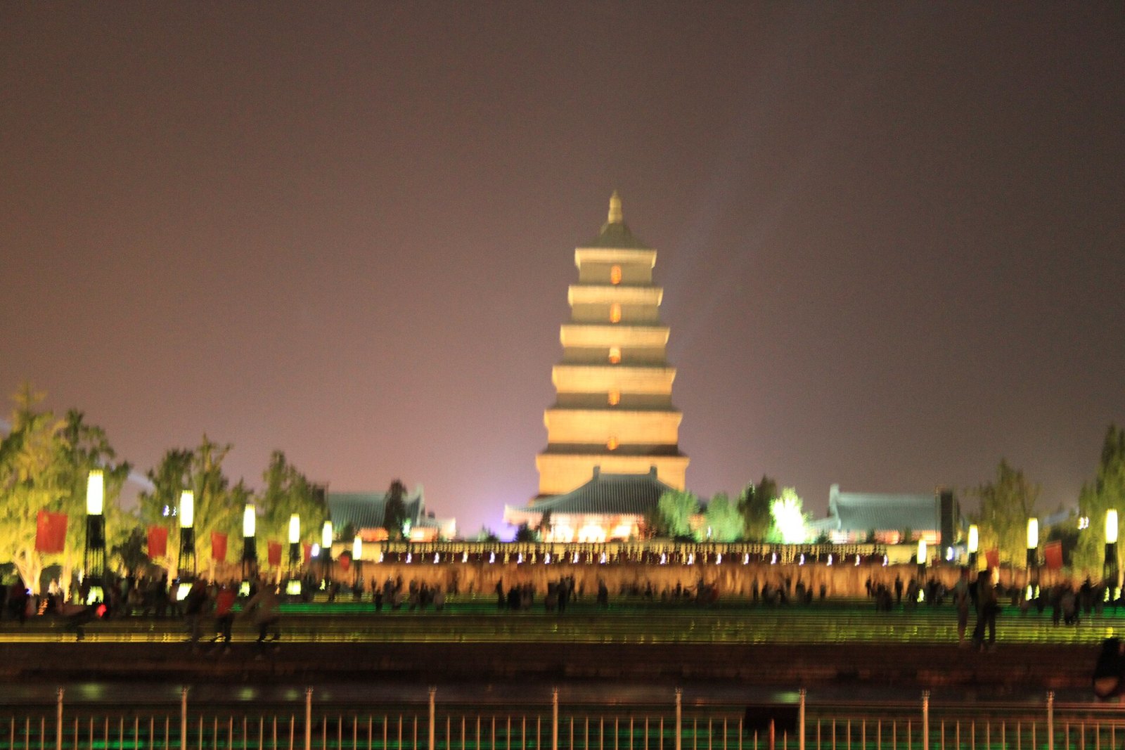 Pagoda Angsa Liar Besar di Xi'an pada waktu malam