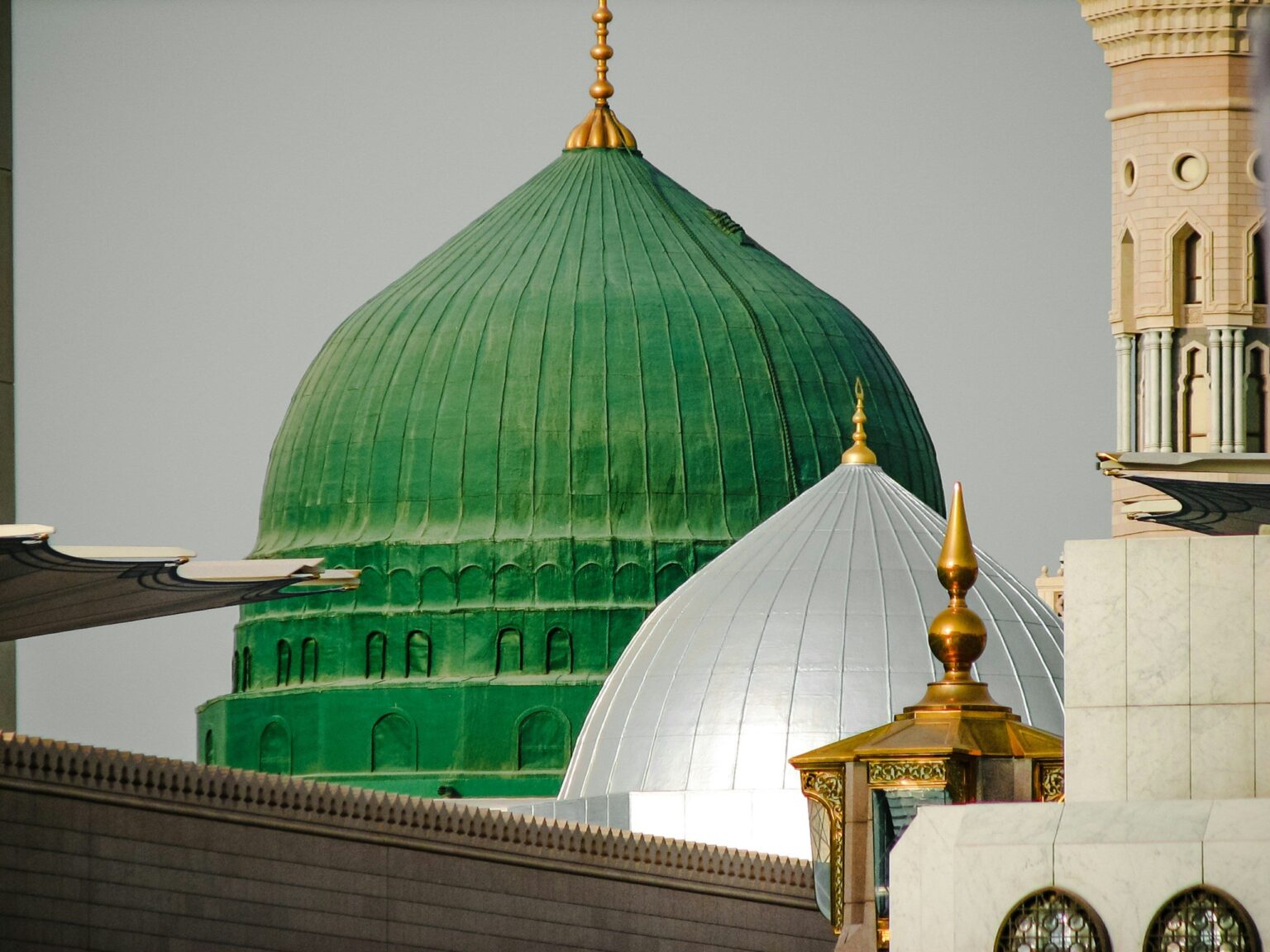 Kubah Hijau Masjid Nabawi di Madinah