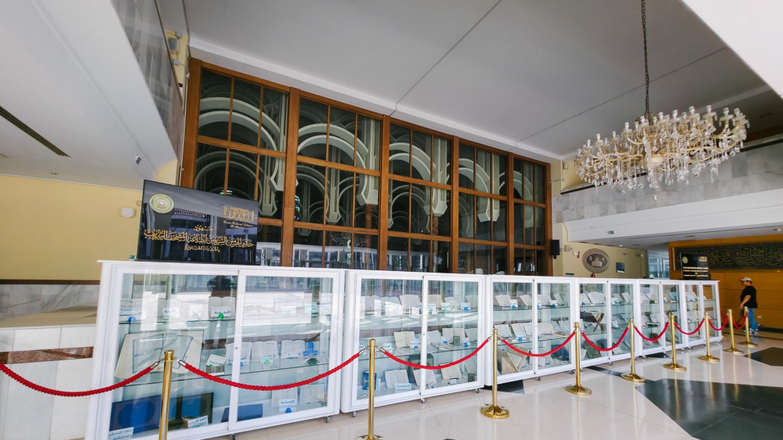 Pameran terjemahan al-Quran dalam pelbagai bahasa di Masjid M-30