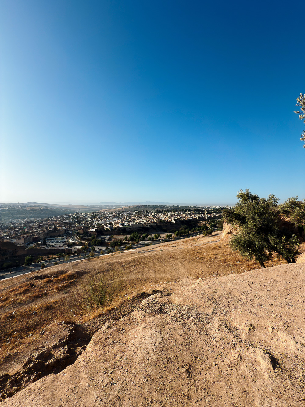 Panorama bandar Fez pada pagi Hari 5