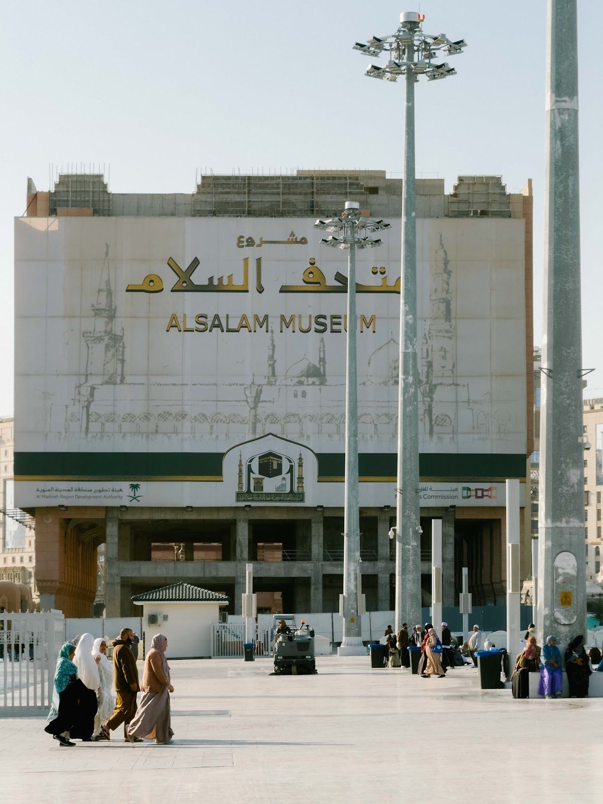 Papan nama pintu di Masjid Nabawi