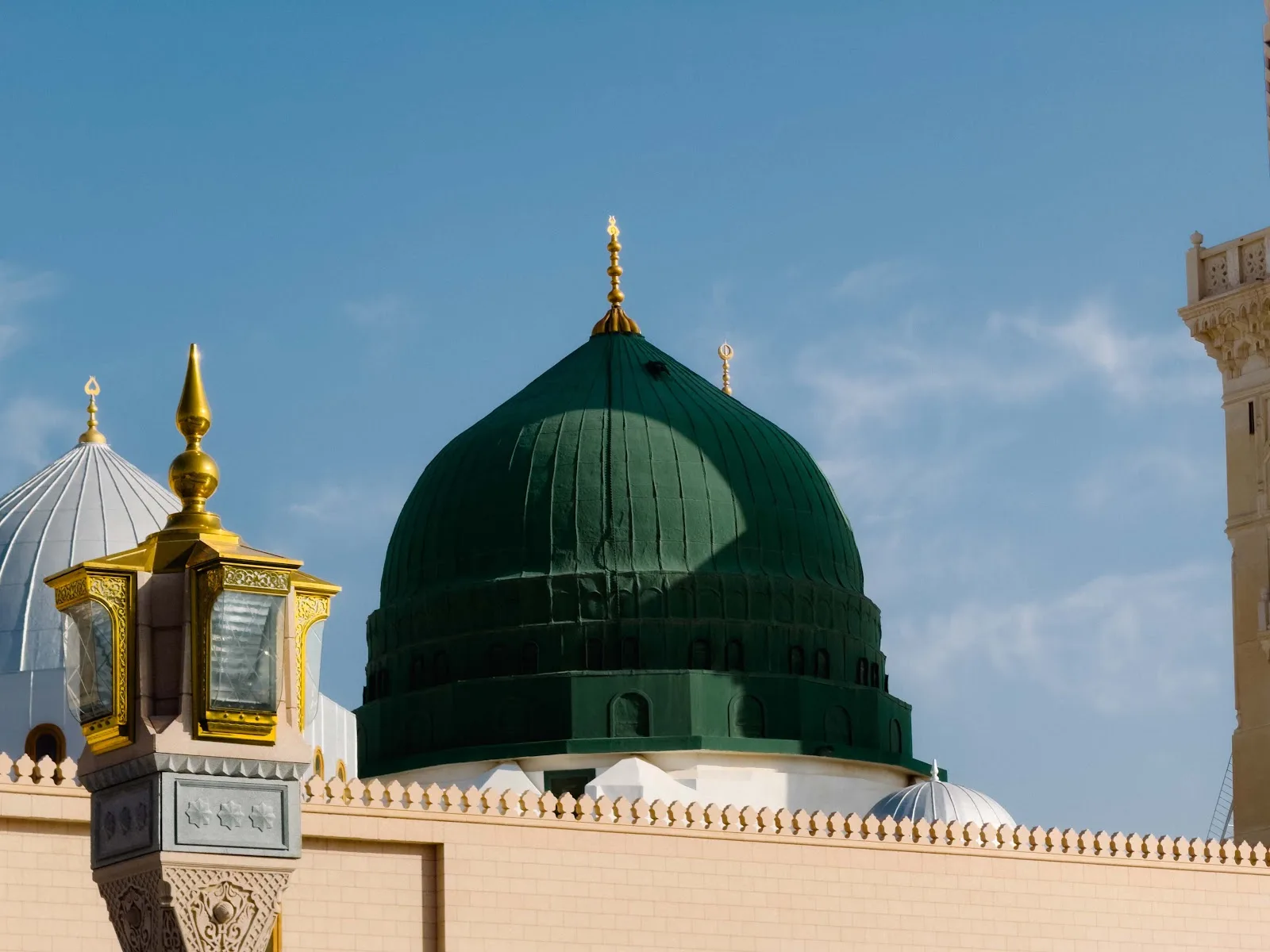 Kubah Hijau di atas Hujrah Syarifah, tempat makam Rasulullah SAW di Masjid Nabawi